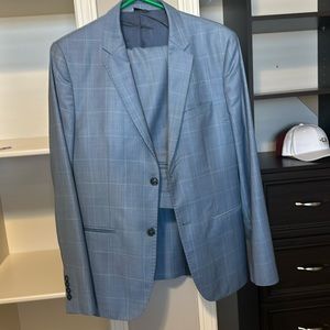 Mens suit- Le Chateau signature